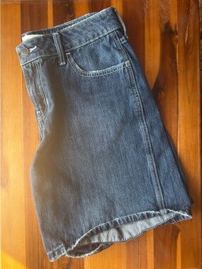 HOLLISTER Low-Rise Baggy Jort Denim Shorts in Dark Blue Wash